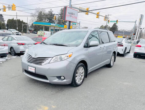 2017 Toyota Sienna XLE AWD photo