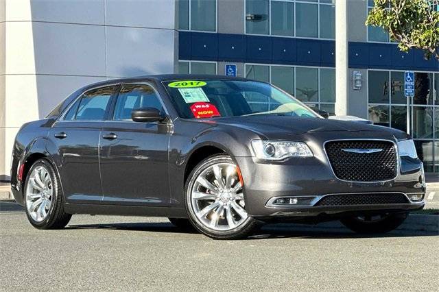 2017 Chrysler 300 Limited RWD photo