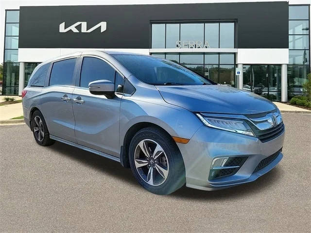 2018 Honda Odyssey Touring FWD photo