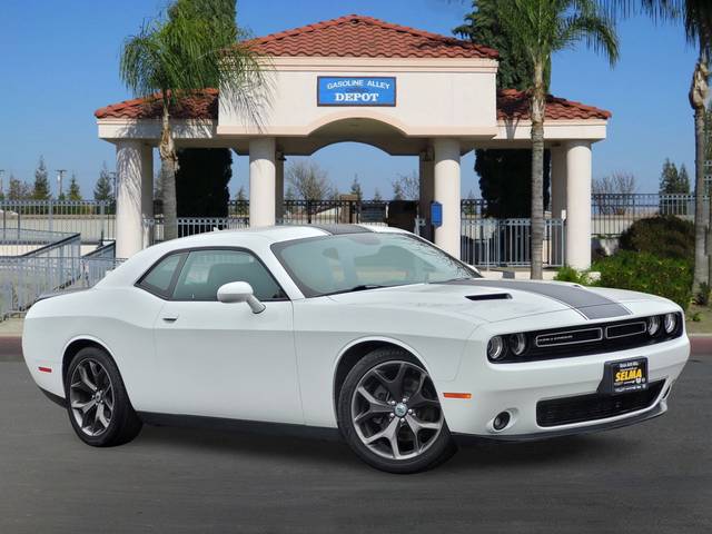 2017 Dodge Challenger SXT Plus RWD photo