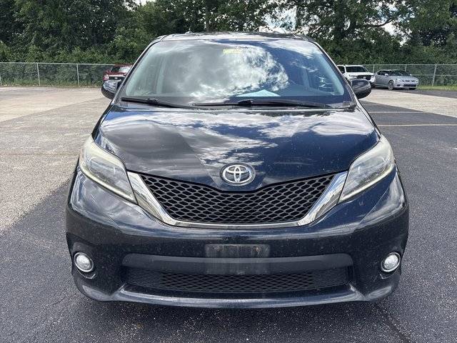 2017 Toyota Sienna SE FWD photo