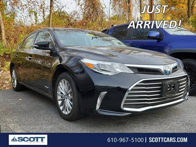 2018 Toyota Avalon Hybrid Limited FWD photo