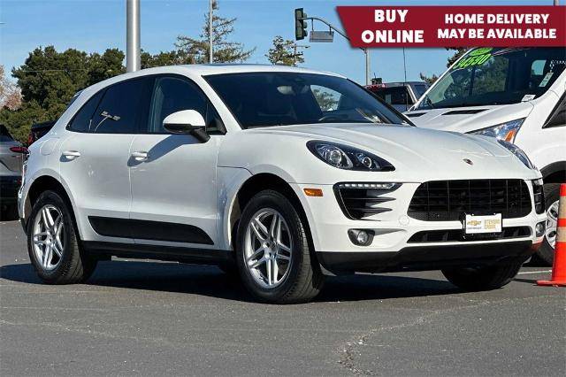 2017 Porsche Macan  AWD photo