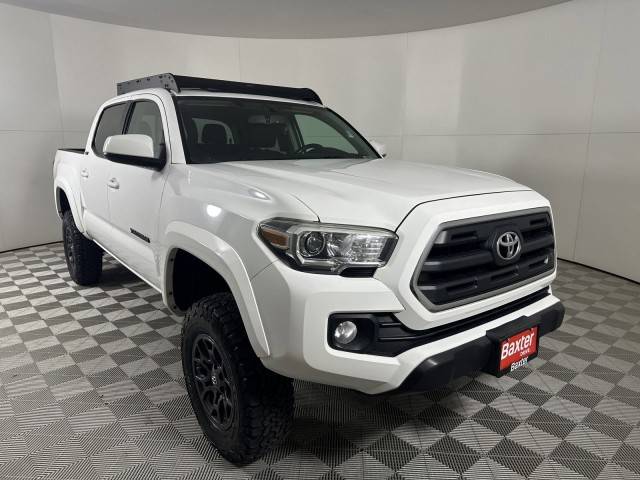 2017 Toyota Tacoma SR5 4WD photo