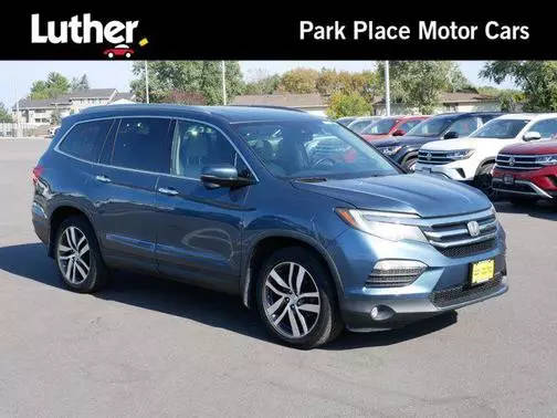 2017 Honda Pilot Touring AWD photo