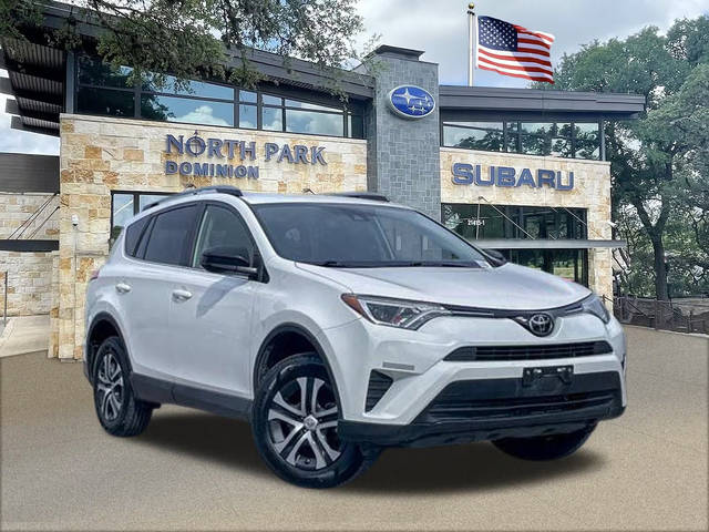 2017 Toyota RAV4 LE FWD photo