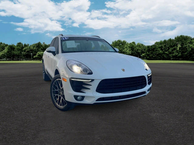 2018 Porsche Macan  AWD photo