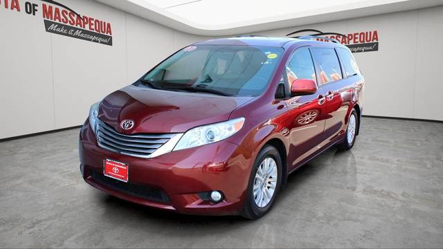 2017 Toyota Sienna XLE FWD photo