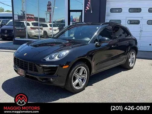2018 Porsche Macan  AWD photo