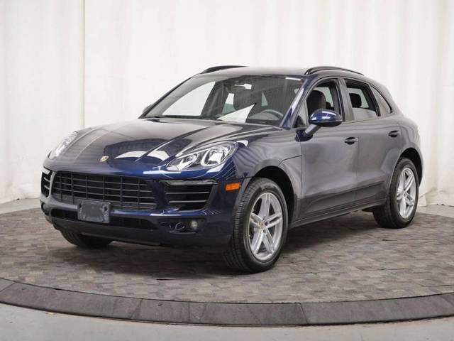 2018 Porsche Macan  AWD photo