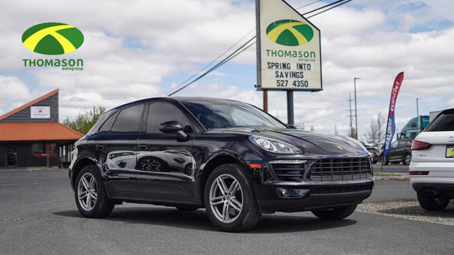 2017 Porsche Macan  AWD photo