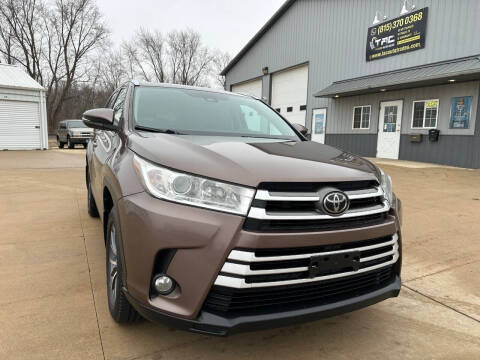 2017 Toyota Highlander XLE AWD photo