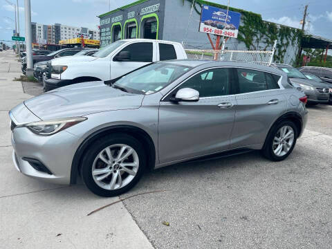 2018 Infiniti QX30 Base FWD photo