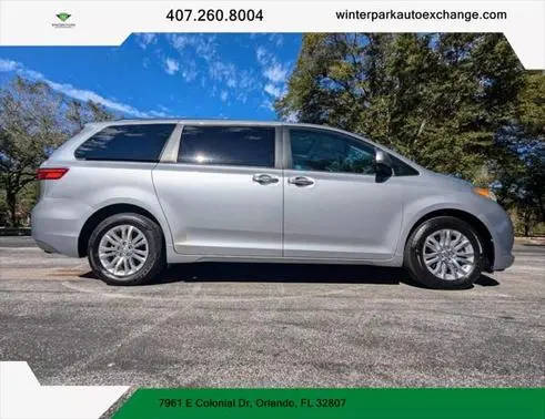 2017 Toyota Sienna XLE FWD photo