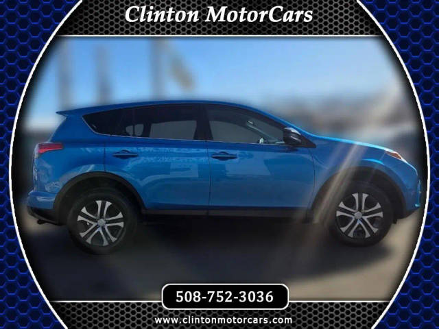 2017 Toyota RAV4 LE AWD photo