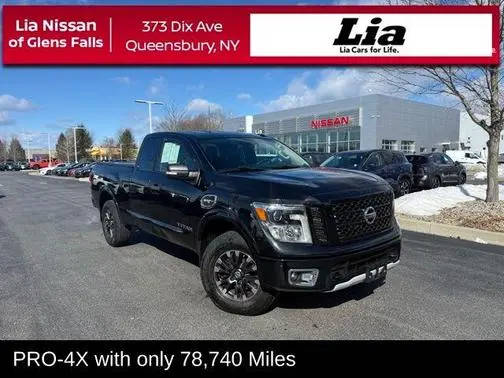 2017 Nissan Titan PRO-4X 4WD photo