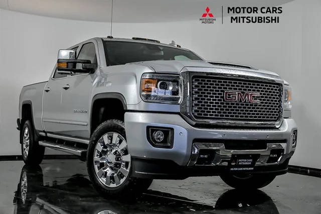 2017 GMC Sierra 2500HD Denali 4WD photo
