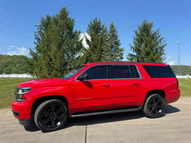 2017 Chevrolet Suburban LT 4WD photo