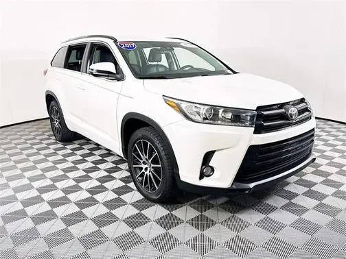2017 Toyota Highlander SE FWD photo