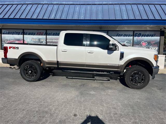 2017 Ford F-250 Super Duty Lariat 4WD photo