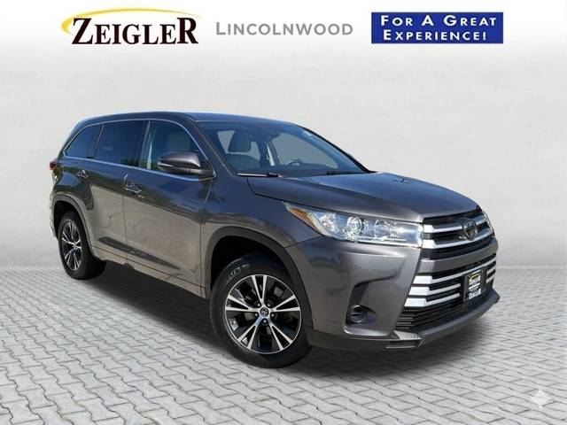2017 Toyota Highlander LE FWD photo