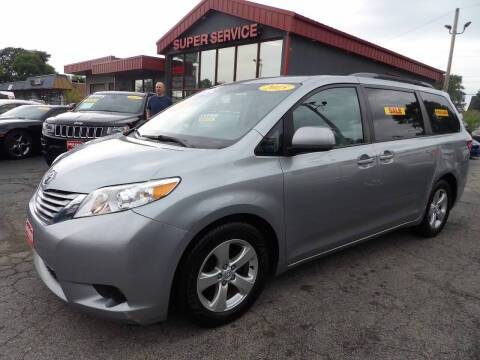 2015 Toyota Sienna LE FWD photo