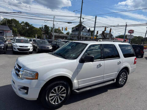 2017 Ford Expedition XLT 4WD photo