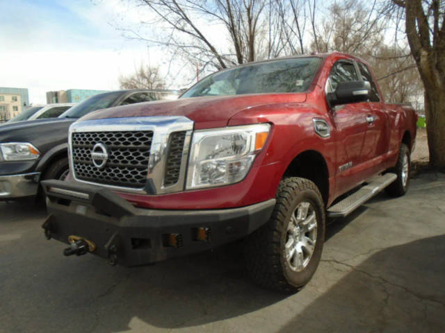2017 Nissan Titan SV 4WD photo