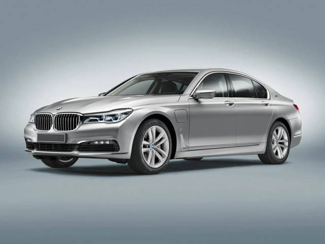 2018 BMW 7 Series 740e xDrive iPerformance AWD photo