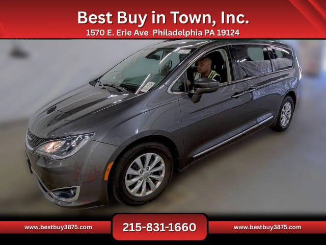 2017 Chrysler Pacifica Minivan Touring-L FWD photo