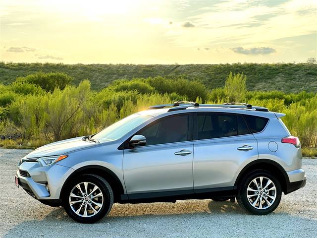 2017 Toyota RAV4 Limited FWD photo