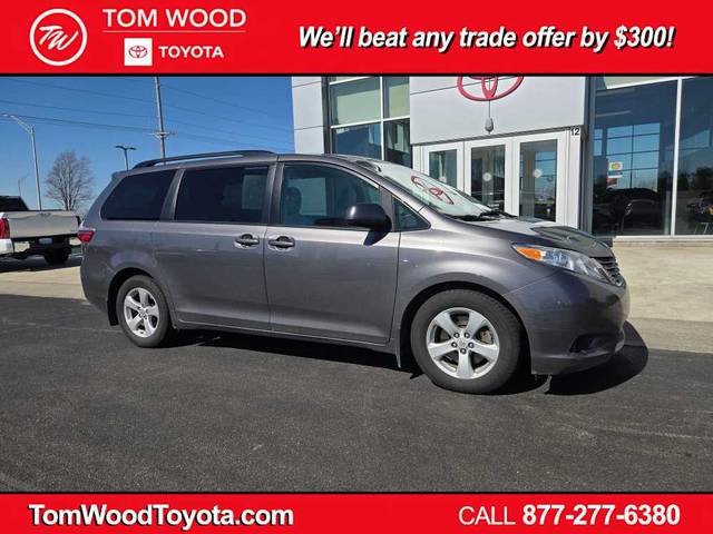 2017 Toyota Sienna LE FWD photo