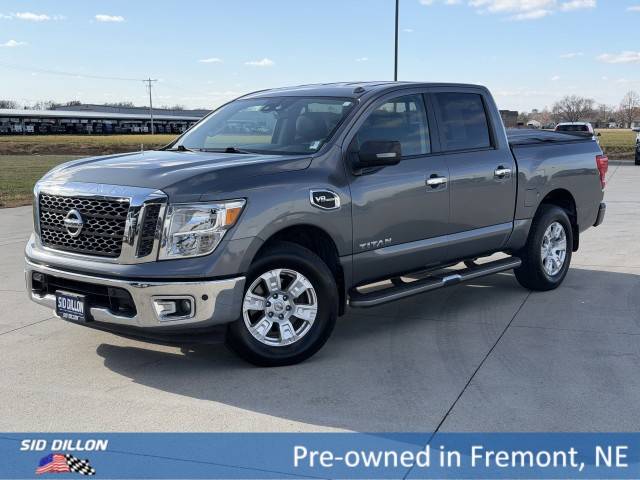 2017 Nissan Titan SV 4WD photo