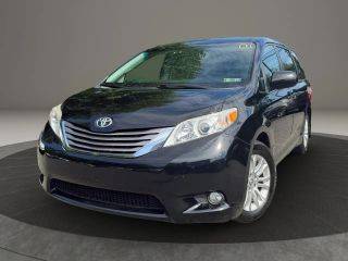 2017 Toyota Sienna XLE FWD photo