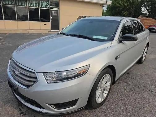 2017 Ford Taurus SE FWD photo