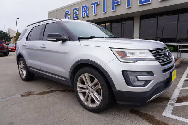 2017 Ford Explorer XLT FWD photo