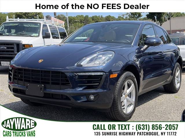 2018 Porsche Macan  AWD photo