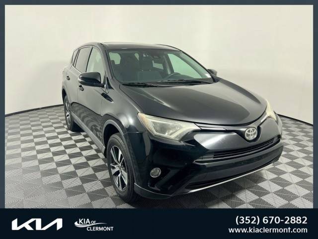2017 Toyota RAV4 XLE FWD photo