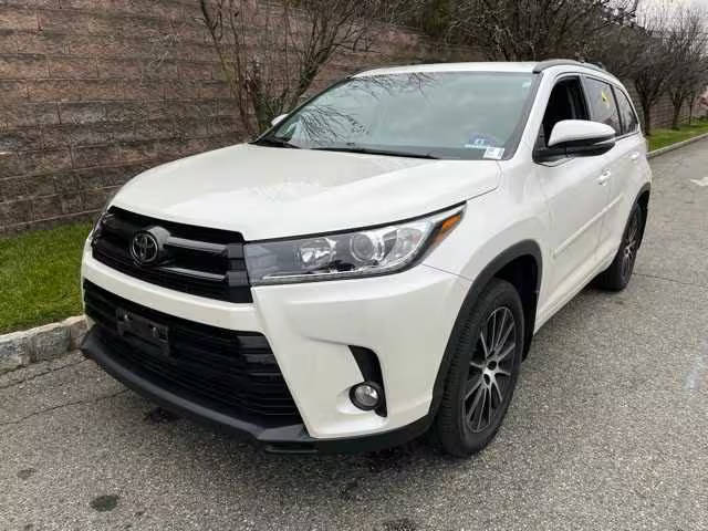 2017 Toyota Highlander SE AWD photo