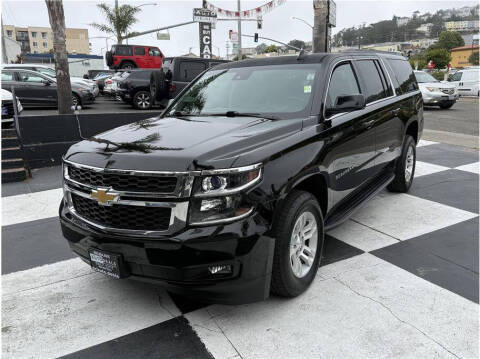 2017 Chevrolet Suburban LT RWD photo