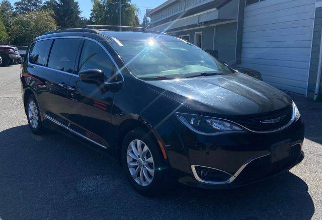 2017 Chrysler Pacifica Minivan Touring-L FWD photo