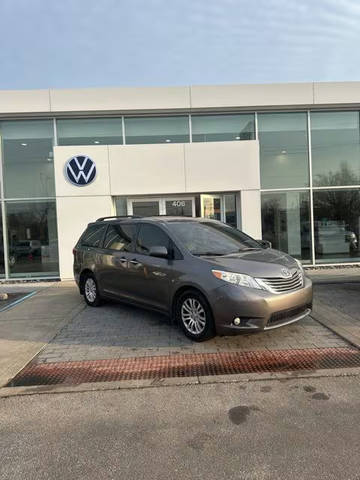 2017 Toyota Sienna XLE FWD photo