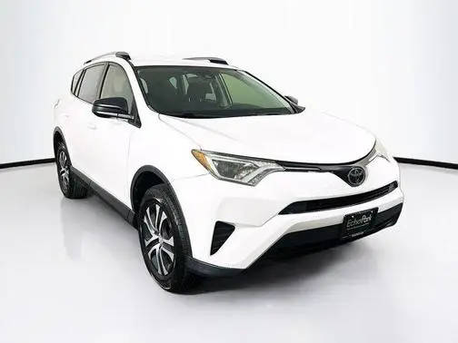 2017 Toyota RAV4 LE FWD photo