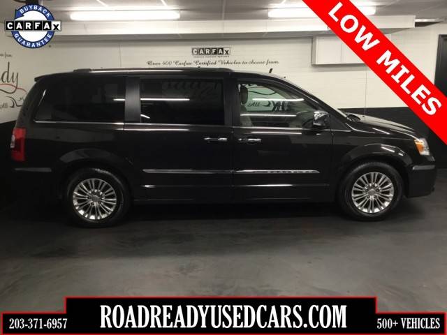 2015 Chrysler Town and Country Touring-L FWD photo