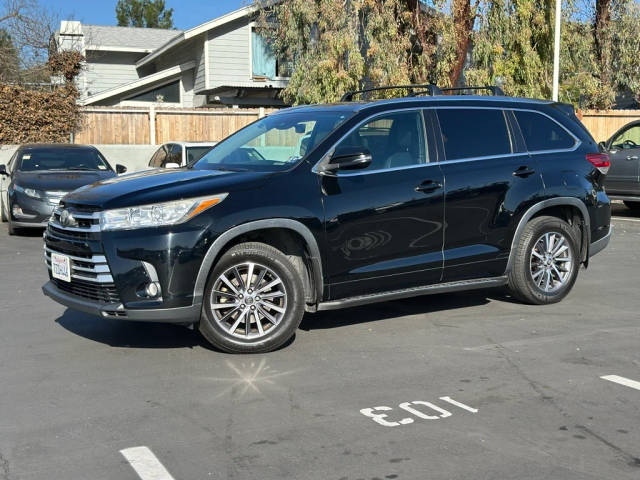 2017 Toyota Highlander XLE FWD photo