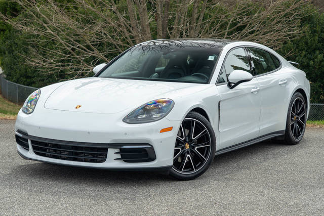 2018 Porsche Panamera 4 AWD photo