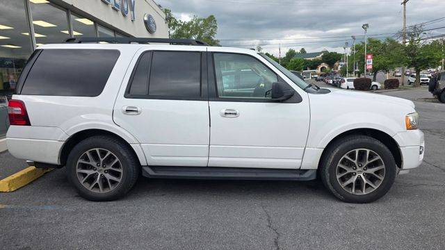 2016 Ford Expedition XLT 4WD photo