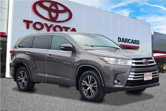 2017 Toyota Highlander LE Plus AWD photo