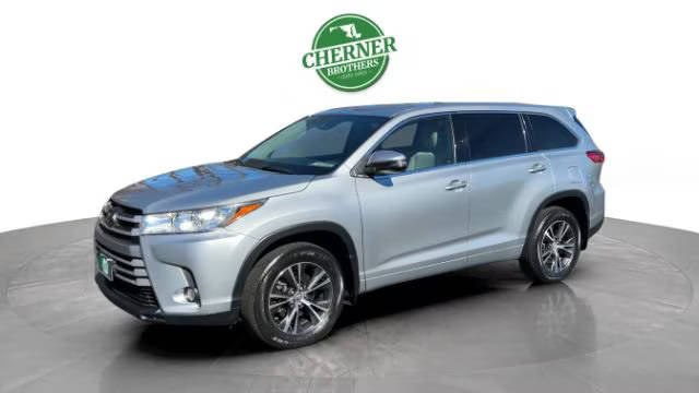 2017 Toyota Highlander LE Plus AWD photo