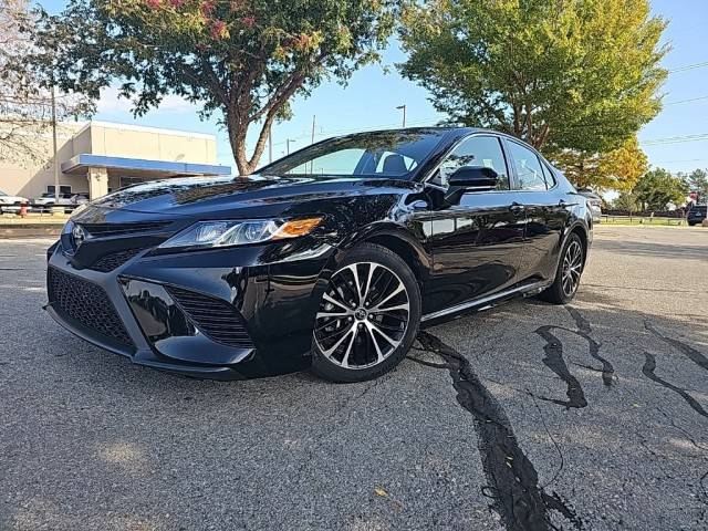 2018 Toyota Camry SE FWD photo